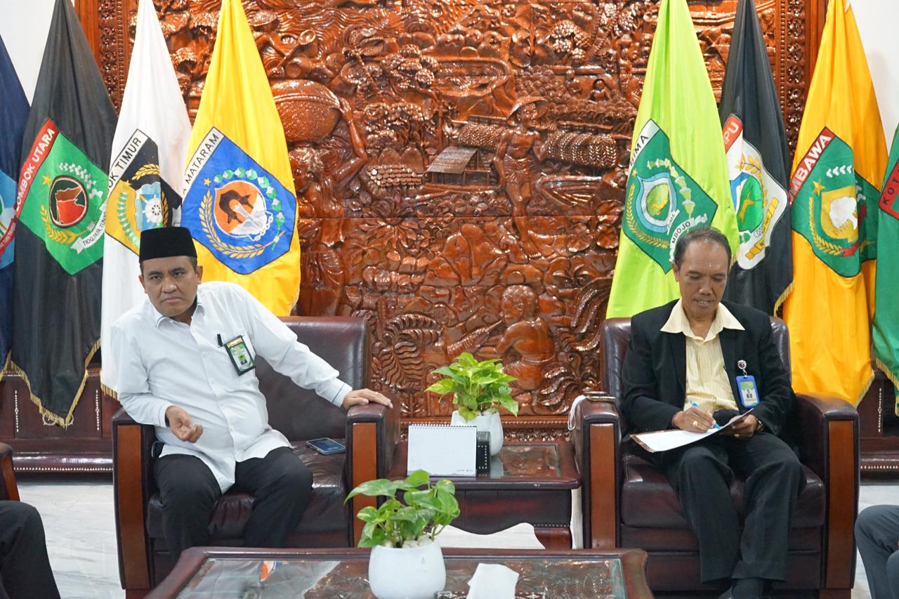 REKTOR IAHN GDE PUDJA MATARAM DAN REKTOR UIN MATARAM AUDIENSI DENGAN GUBERNUR NTB, PERKUAT SINERGI PERGURUAN TINGGI DAN PEMERINTAH DAERAH